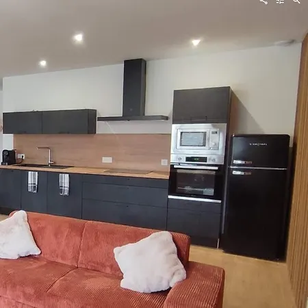 Au Coeur De La Foret Au Calme Et Proche Des Pistes Et Des Commodites Apartmán *
